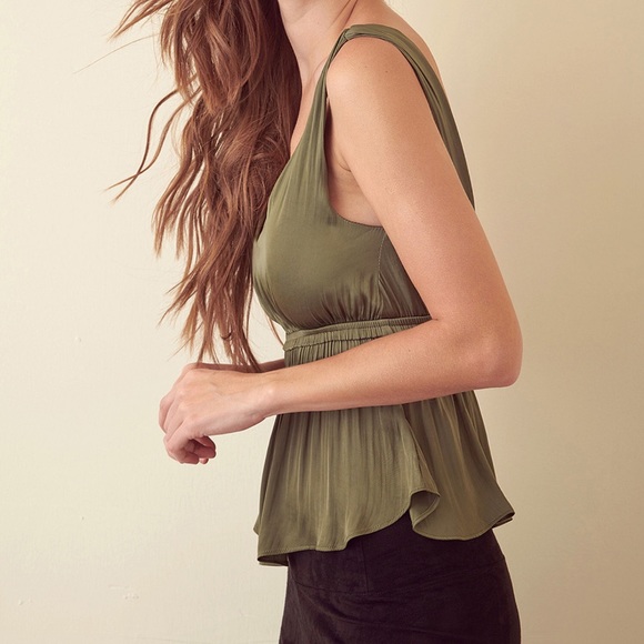 Olive V-Neck Sleeveless Top - Picture 3 of 3